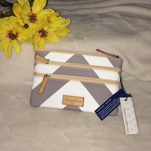 🔥NWT Dooney and Bourke wristlet
